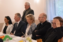Wójt  Sylwia Cieślar, przewodniczący rady  Karol Lipowczan, sołtys Karol Macura, z-ca dyrektora SP Cisownica Aleksandra Chmiel, proboszcz Marek Twardzik, proboszcz Adam Drożdż